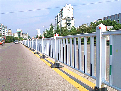 道路隔离护栏